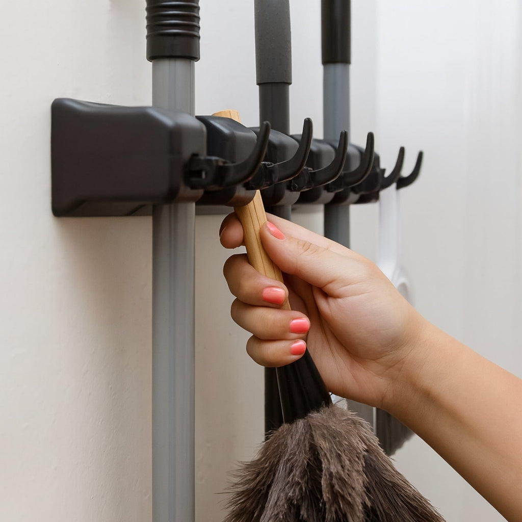 Étagère murale balais et serpillières