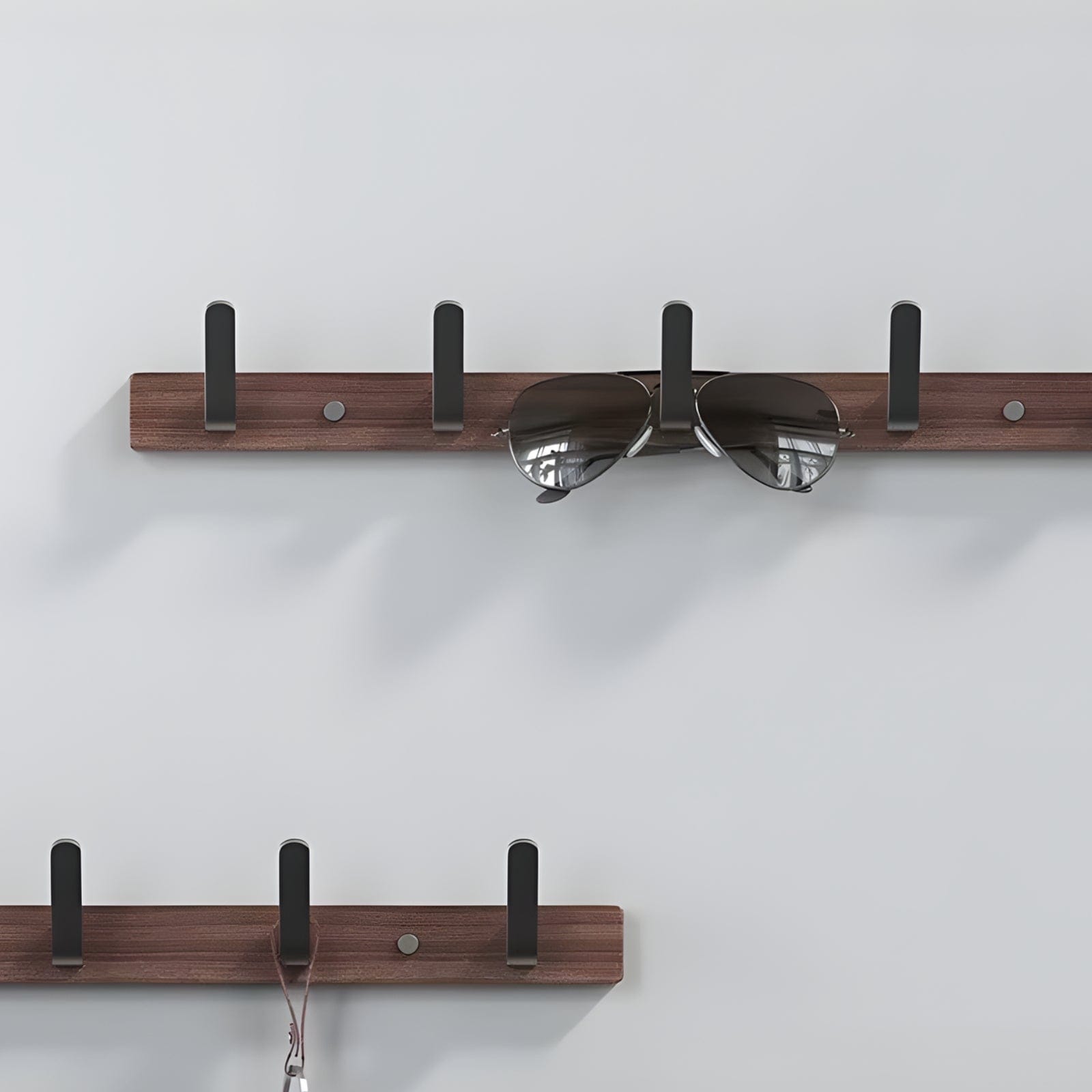 Porte manteau mural en bois de noyer